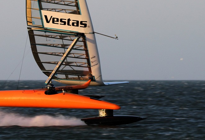 Velocità estrema: Vestas Sailrocket vola a 60 nodi. VIDEO