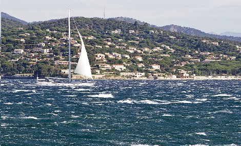 Giraglia Rolex Cup 2011: 38 nodi a Saint Tropez, stop per il primo giorno